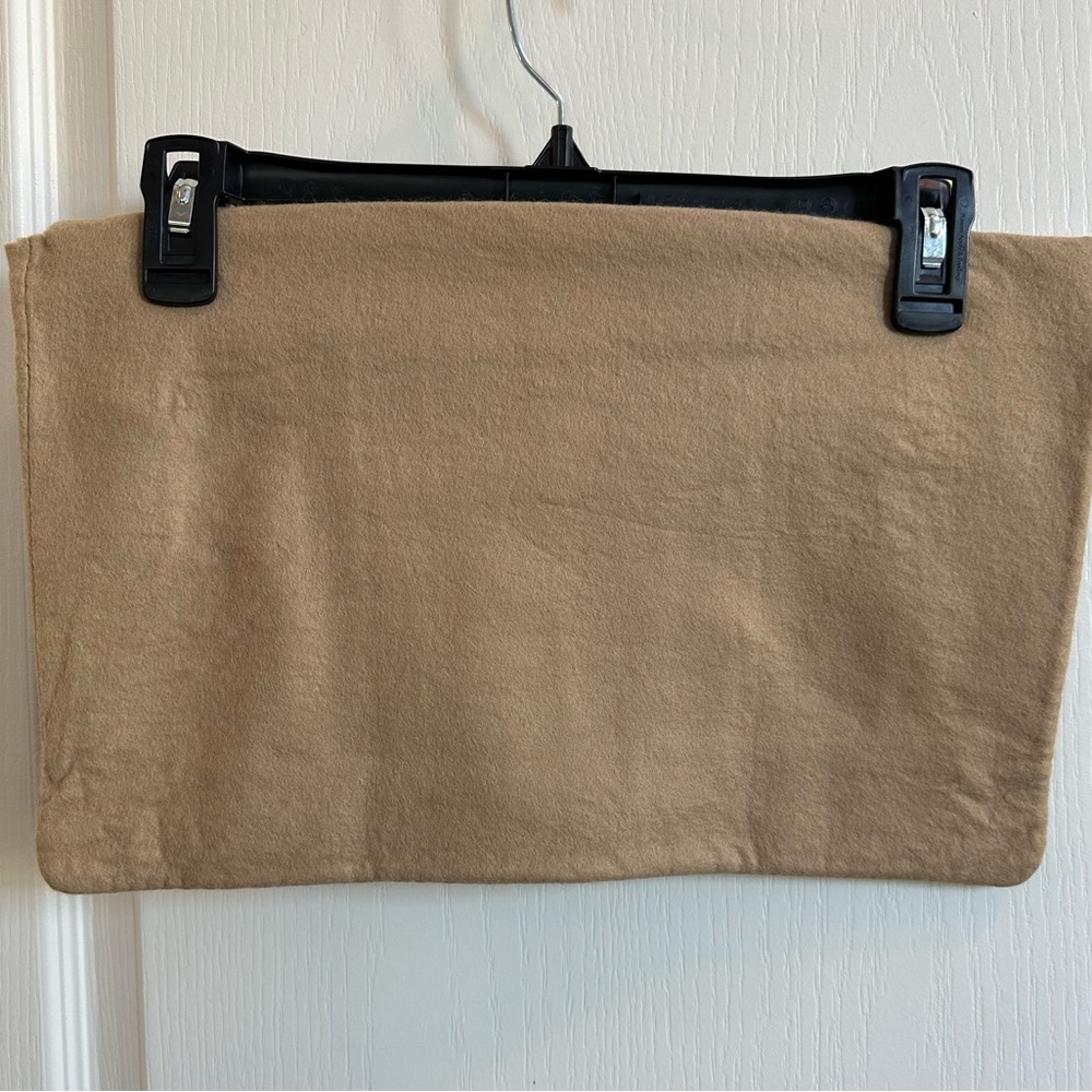 Louis Vuitton Beige Dust Cover with LV Logo 15x10 - Picture 3 of 8